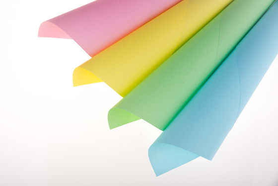 Υλικό ξύλινου χαρτοπολτού Ακαρβονικό χαρτί ρολό 50-80gm Για συνεχές τιμολόγιο